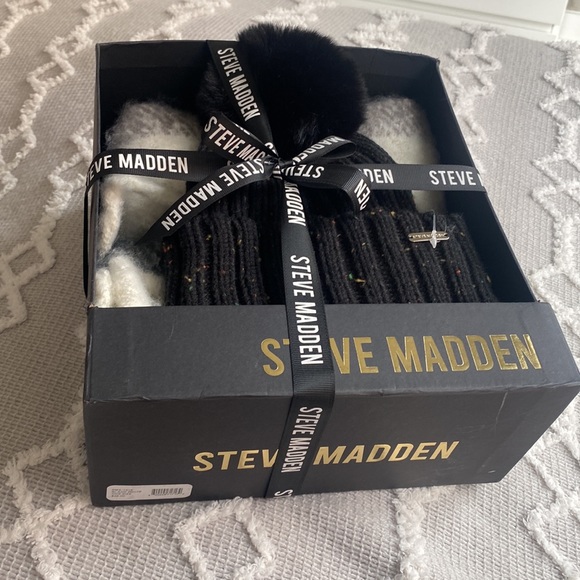 Steve Madden Scarf + Toque Set - Picture 3 of 3